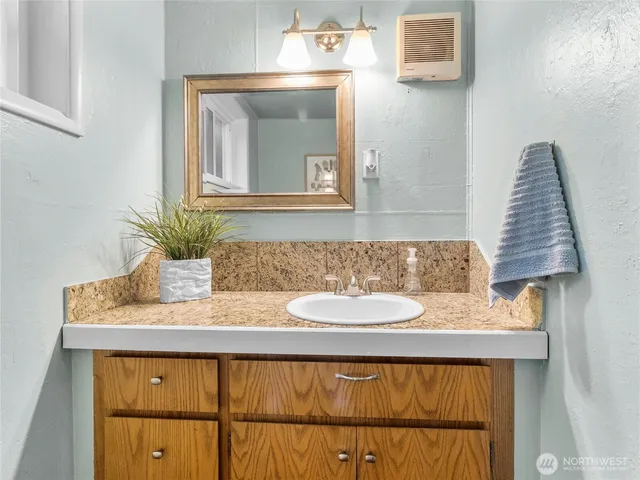 $399,999 | 735 Northeast McWilliams Road, Bremerton, WA 98311