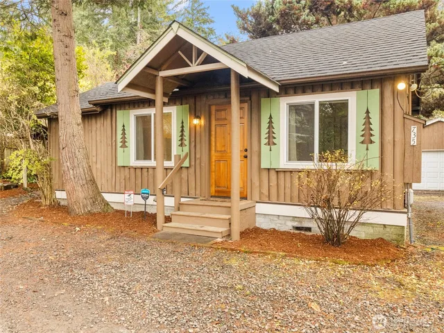 $399,999 | 735 Northeast McWilliams Road, Bremerton, WA 98311