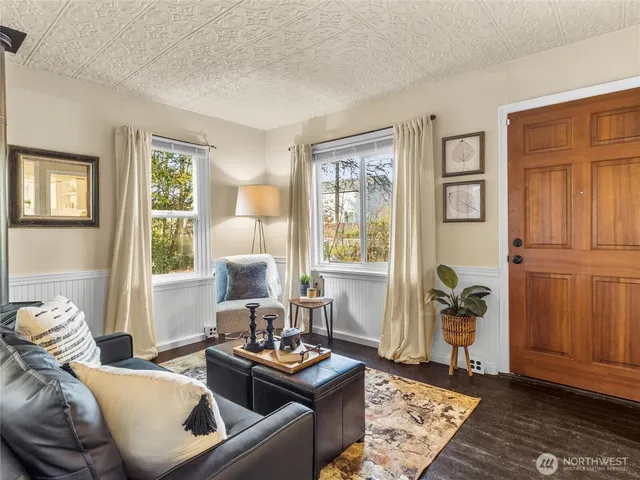 $399,999 | 735 Northeast McWilliams Road, Bremerton, WA 98311