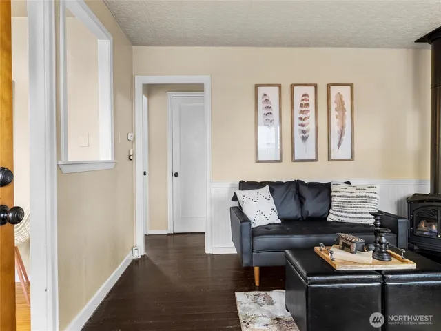 $399,999 | 735 Northeast McWilliams Road, Bremerton, WA 98311