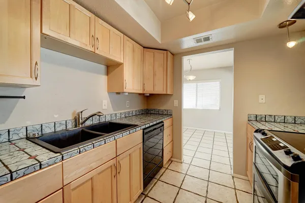 $1,699 | 1032 East Michelle Drive, Phoenix, AZ 85022