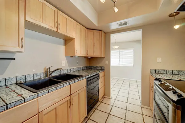 $1,699 | 1032 East Michelle Drive, Phoenix, AZ 85022