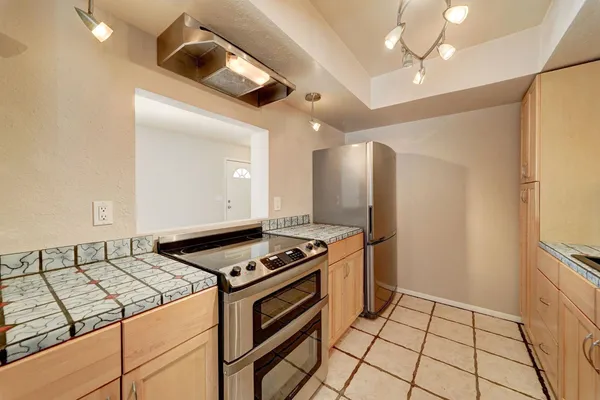 $1,699 | 1032 East Michelle Drive, Phoenix, AZ 85022