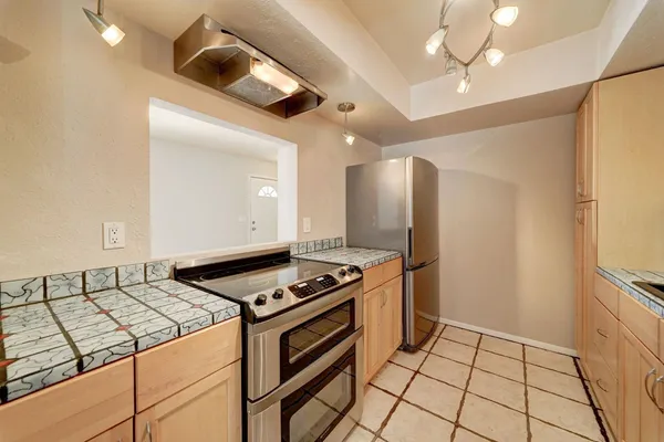 $1,699 | 1032 East Michelle Drive, Phoenix, AZ 85022