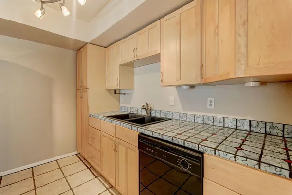 $1,699 | 1032 East Michelle Drive, Phoenix, AZ 85022