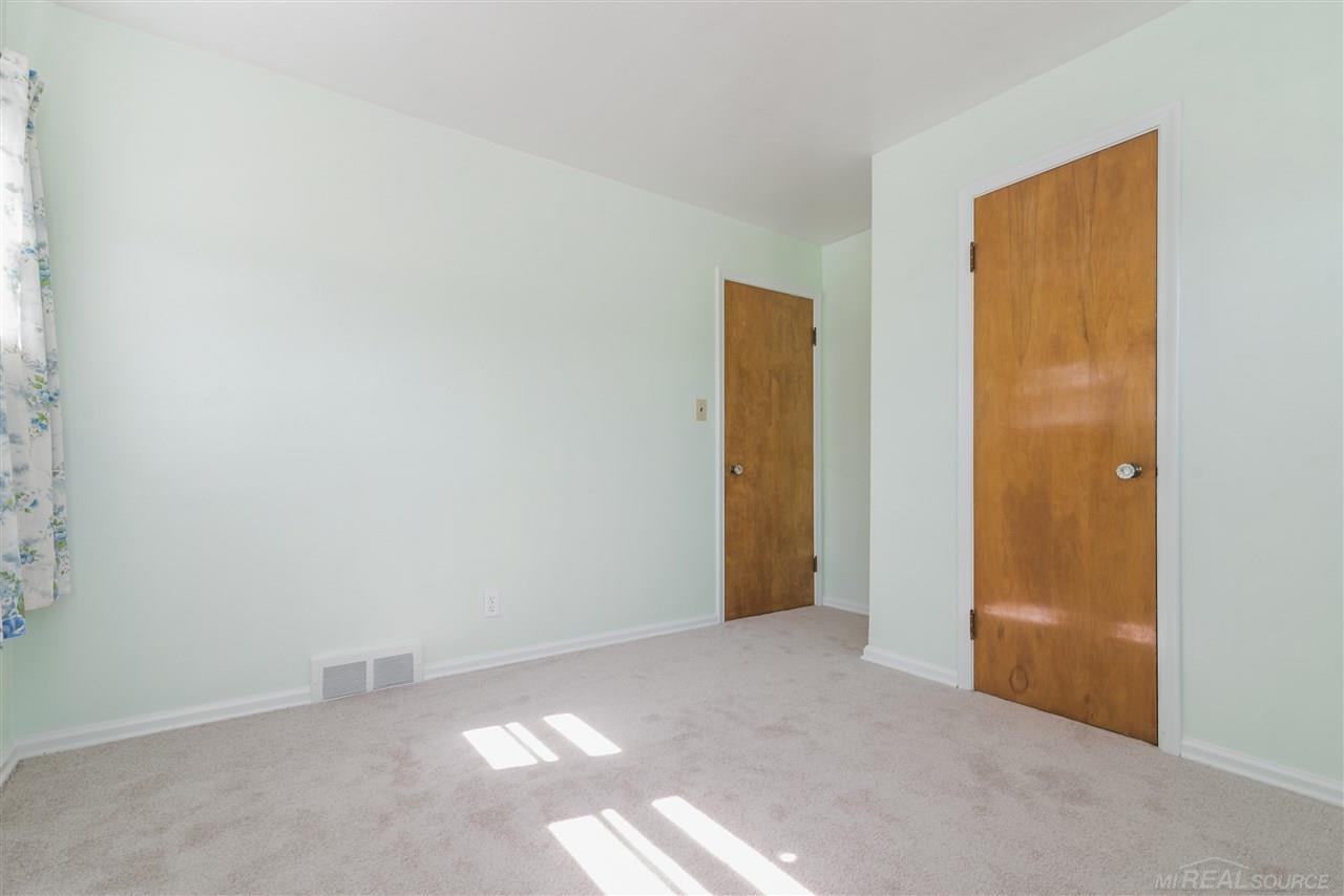 17140 Stephens Eastpointe, MI 48021 - Photo 10 of 20