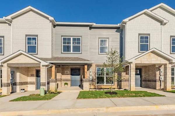 $2,595 | 6215 Roby Drive, Arlington, TX 76001