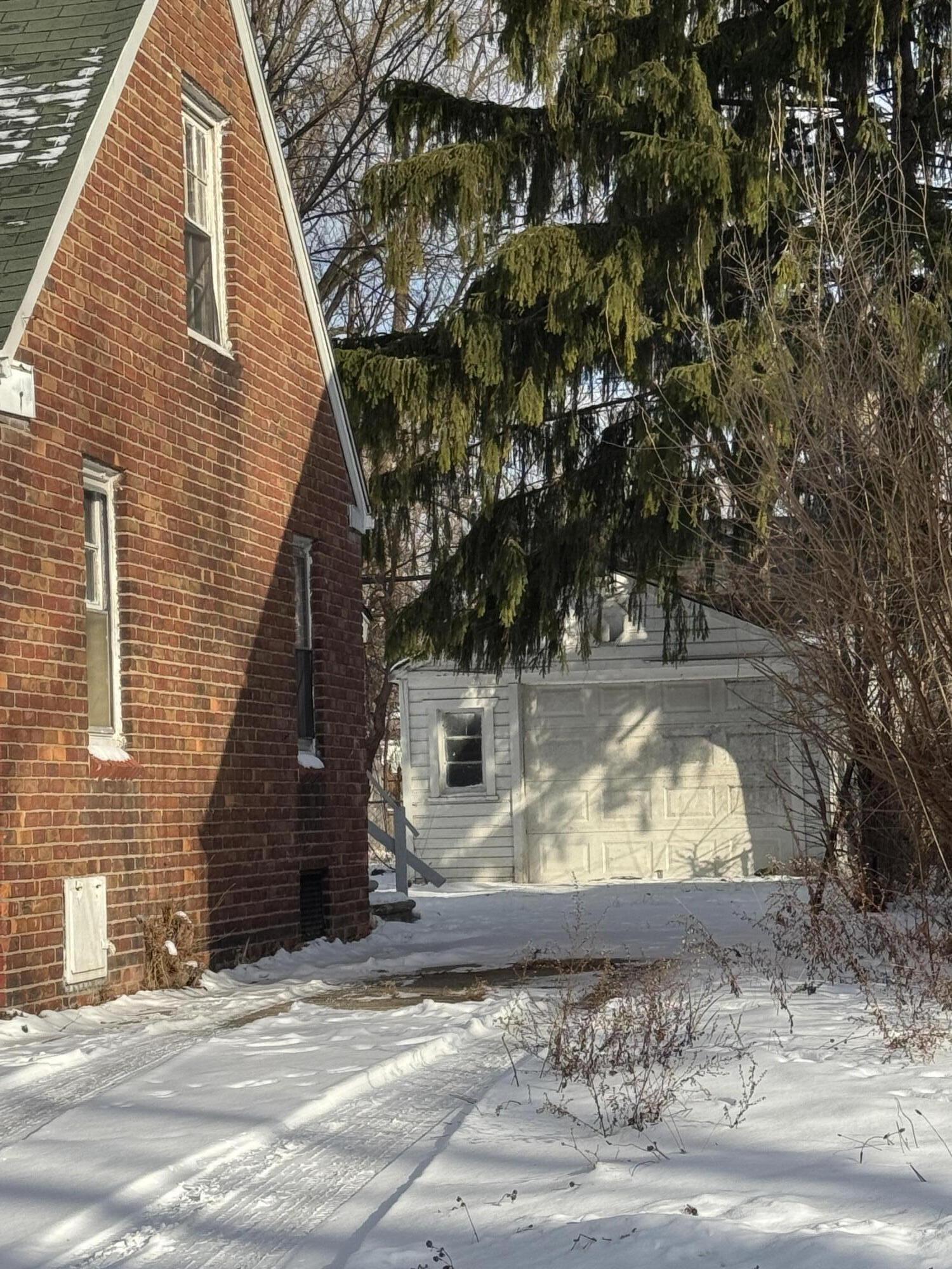 20180 Charest Street Detroit, MI 48234 - Photo 2 of 2 IMG_1645