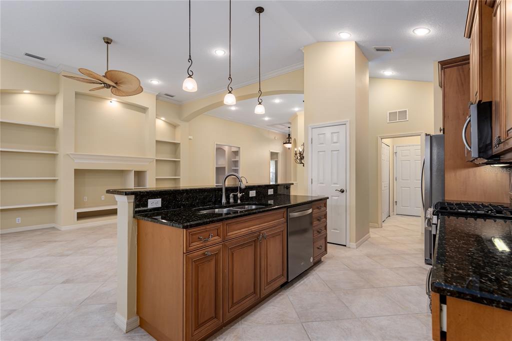 7431 Edenmore Street Lakewood Ranch, FL 34202 - Photo 8 of 41