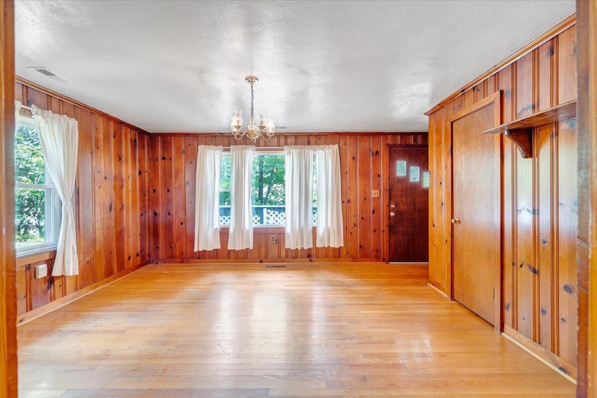 2215 Wildwood Road Salem, VA 24153 - Photo 10 of 35 08-MIB09846