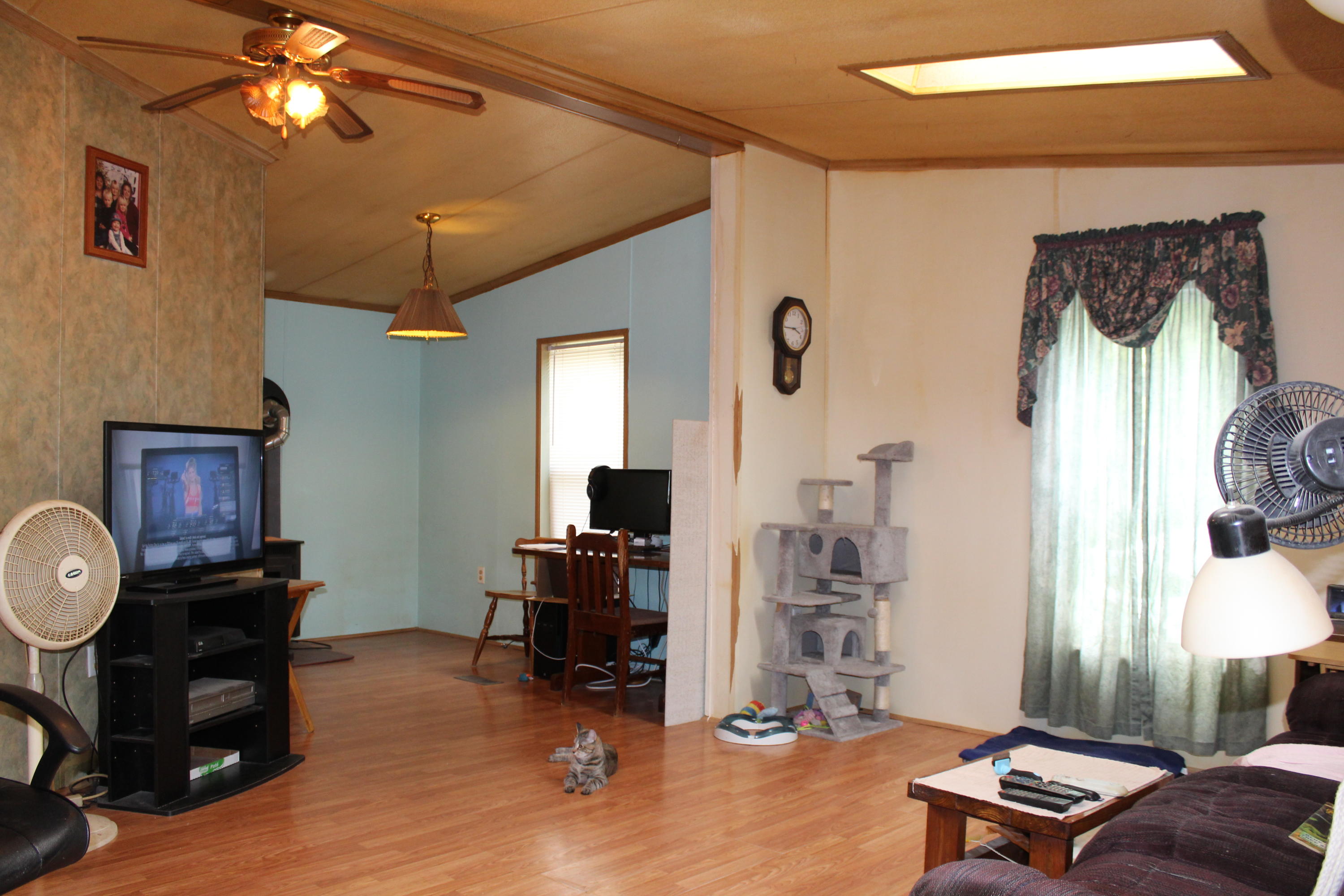 39 Tower Hill Road Medford, ME 04463 - Photo 3 of 15 living room