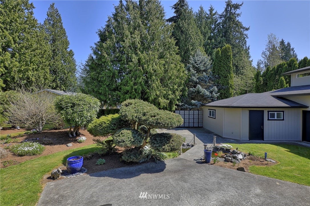 18611 North Road Bothell, WA 98012 - Photo 28 of 38 a view of a backyard with plants and a garden