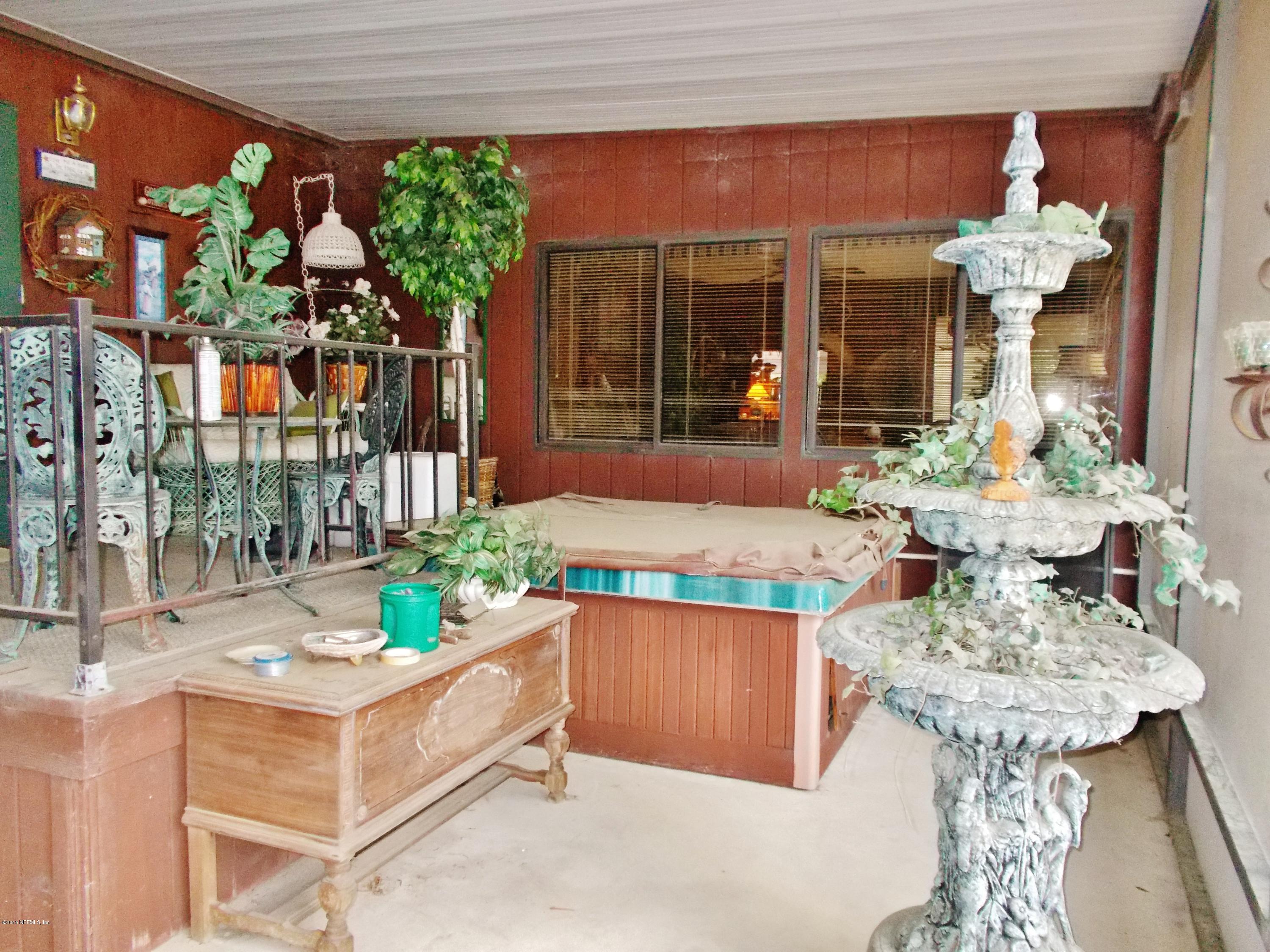 113 Palmetto Road Georgetown, FL 32139 - Photo 17 of 45 Screened porch and hot tub