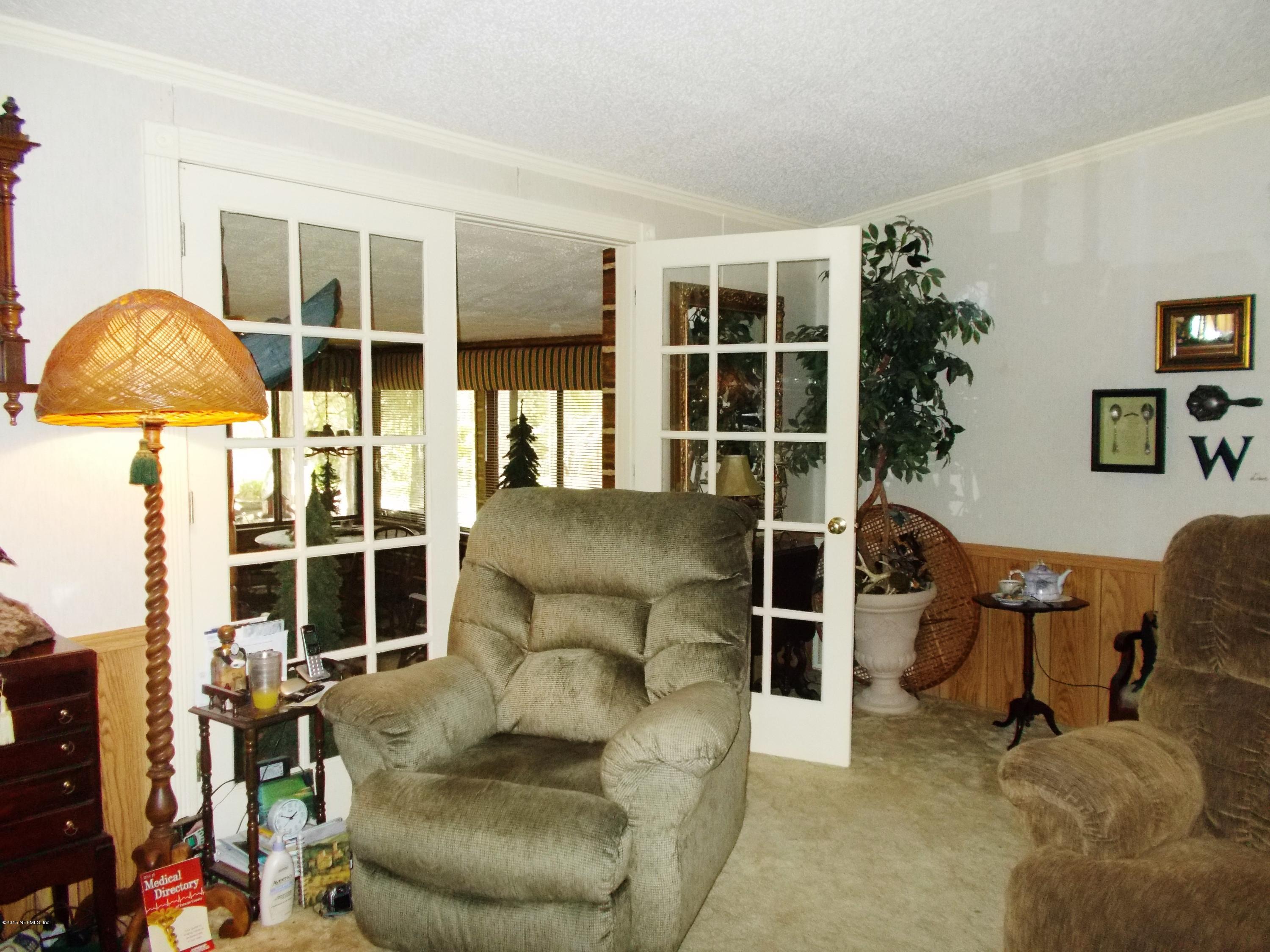 113 Palmetto Road Georgetown, FL 32139 - Photo 31 of 45 Living room view 4