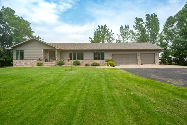 $490,000 | 602 East Wheeler Drive, Plainfield, WI 54966