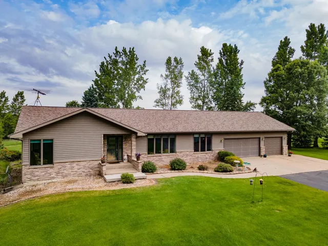 $490,000 | 602 East Wheeler Drive, Plainfield, WI 54966