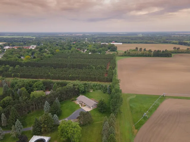 $490,000 | 602 East Wheeler Drive, Plainfield, WI 54966