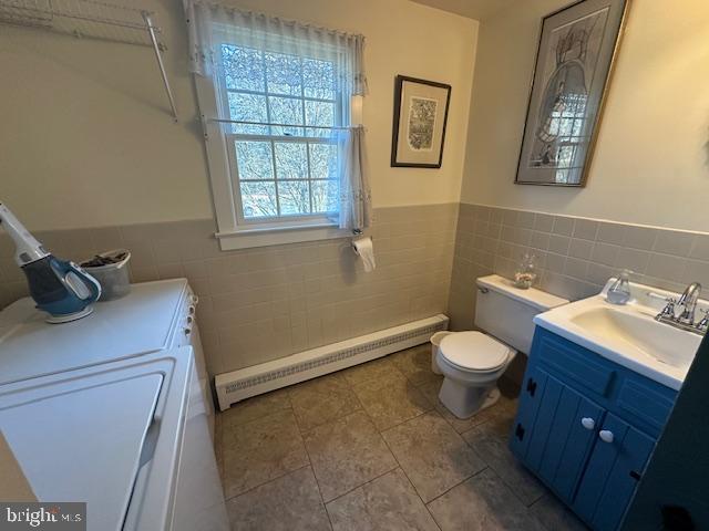 1290 Golf Course Road Birdsboro, PA 19508 - Photo 10 of 35 a bathroom with a toilet sink and vanity