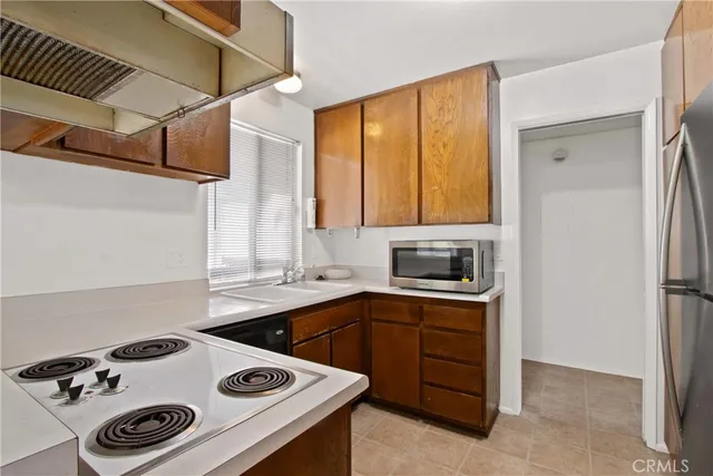 $485,000 | 5650 North Sumner Way, Unit 311, Culver City, CA 90230