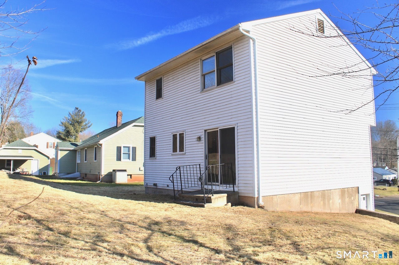 6 North Lane Wallingford, CT 06492 - Photo 5 of 34