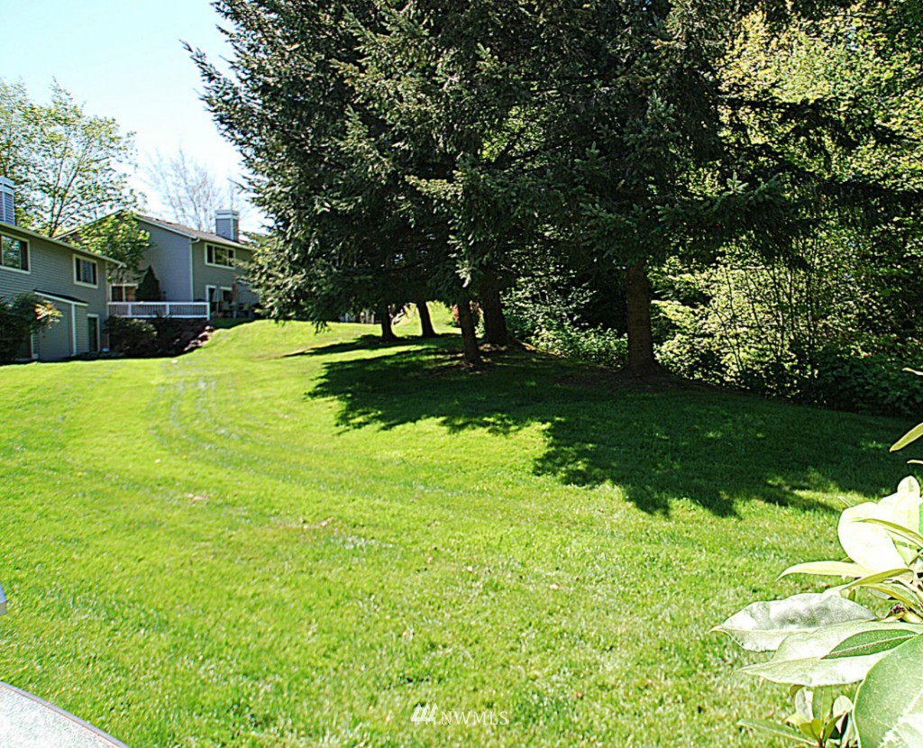 1526 192nd Street Southeast Bothell, WA 98012 - Photo 3 of 8