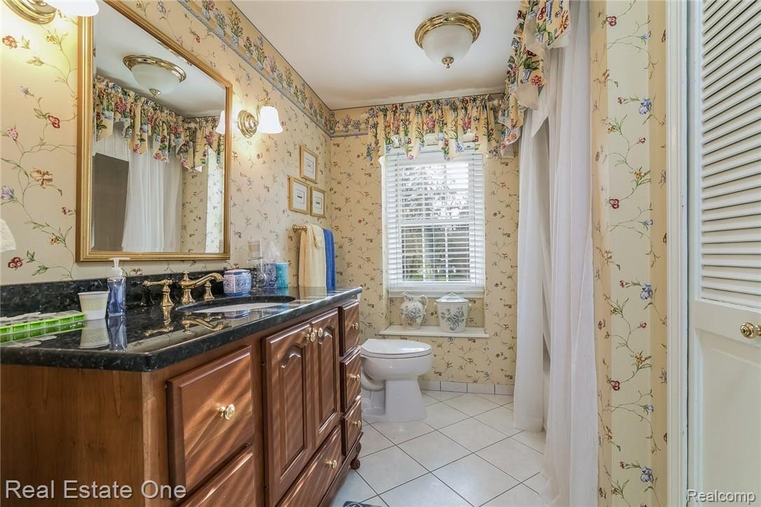 764 Leinster Road Rochester, MI 48309 - Photo 33 of 46 033-Bathroom-5672480-medium.jpg