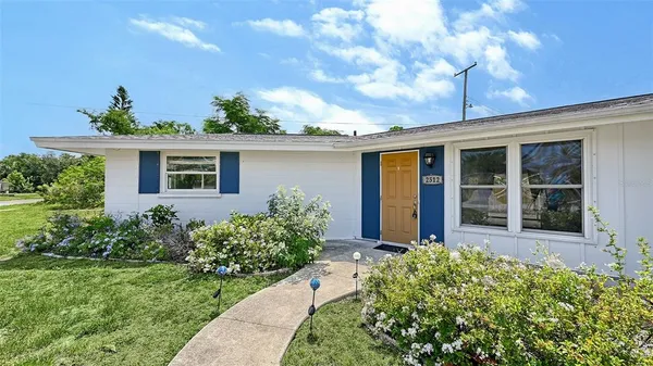 $2,595 | 2512 Post Road, Sarasota, FL 34231