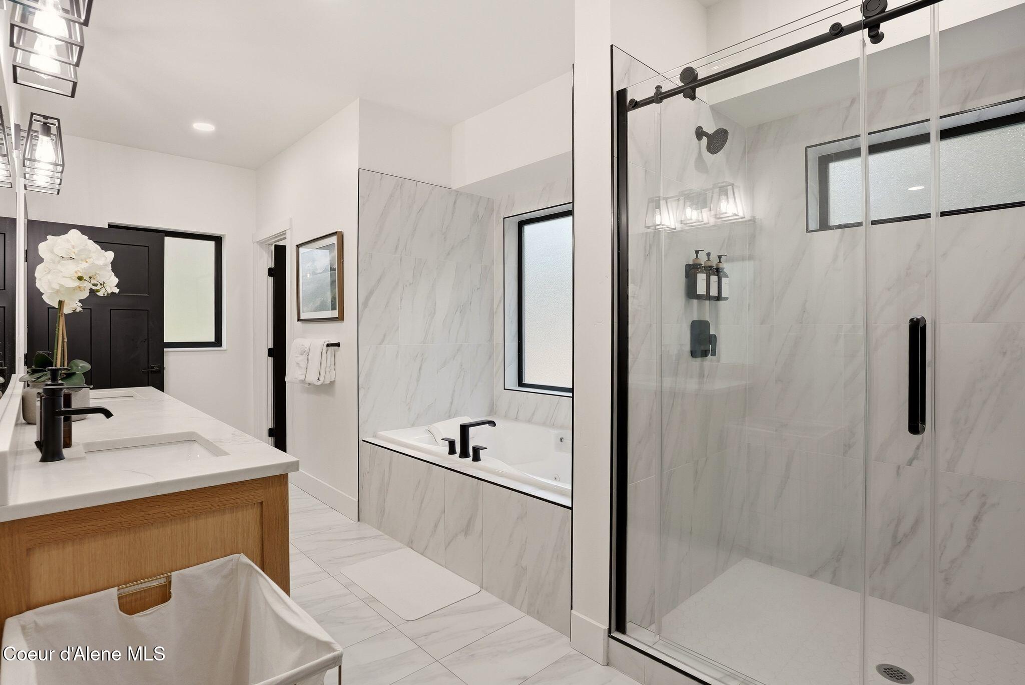 95 Klickitat Road Cocolalla, ID 83813 - Photo 27 of 66 Separate Shower and Tub