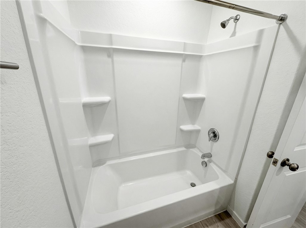 9201 Wilde Way Corpus Christi, TX 78410 - Photo 17 of 21 a bathroom with a bathtub