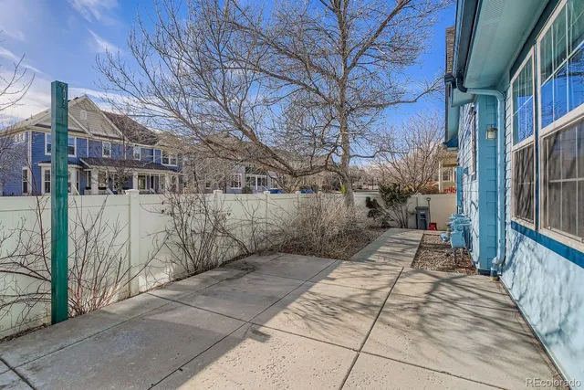 a view of a pathway both side of building