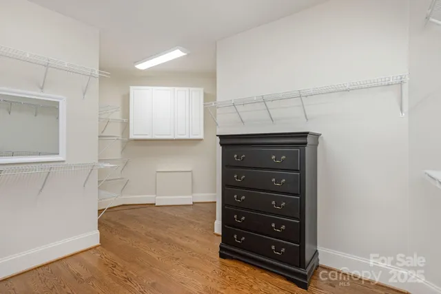 a room with a dresser