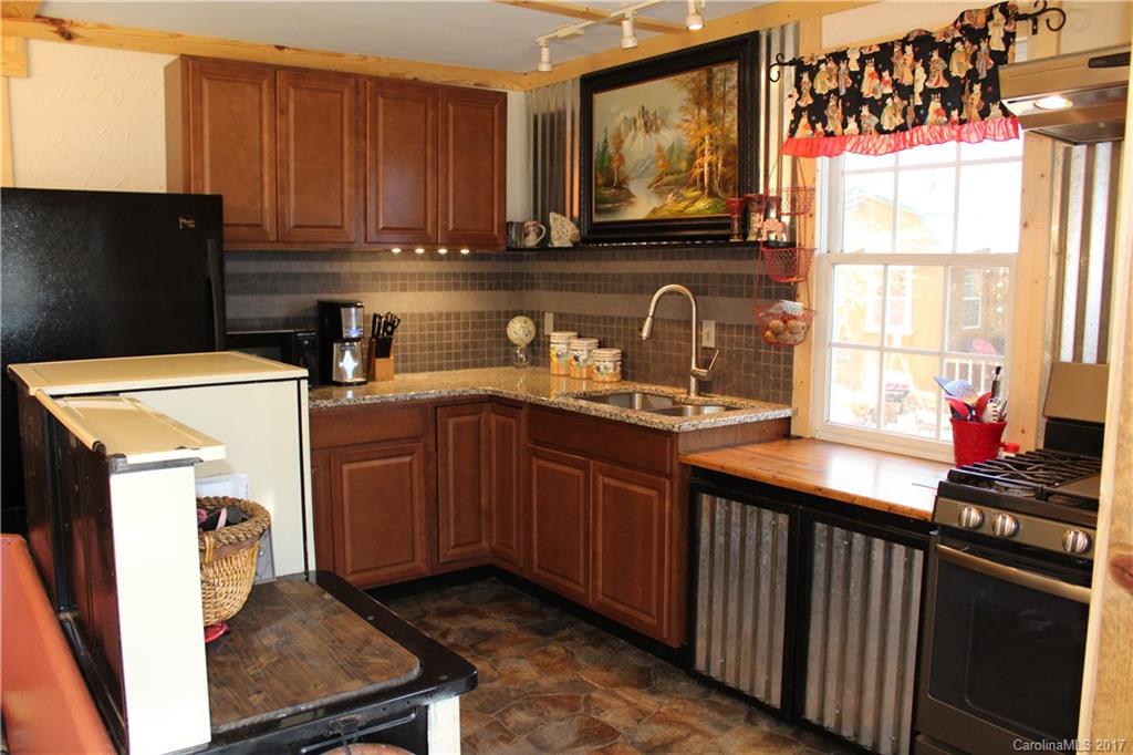 385 Judes Gap Road Mill Spring, NC 28756 - Photo 7 of 24