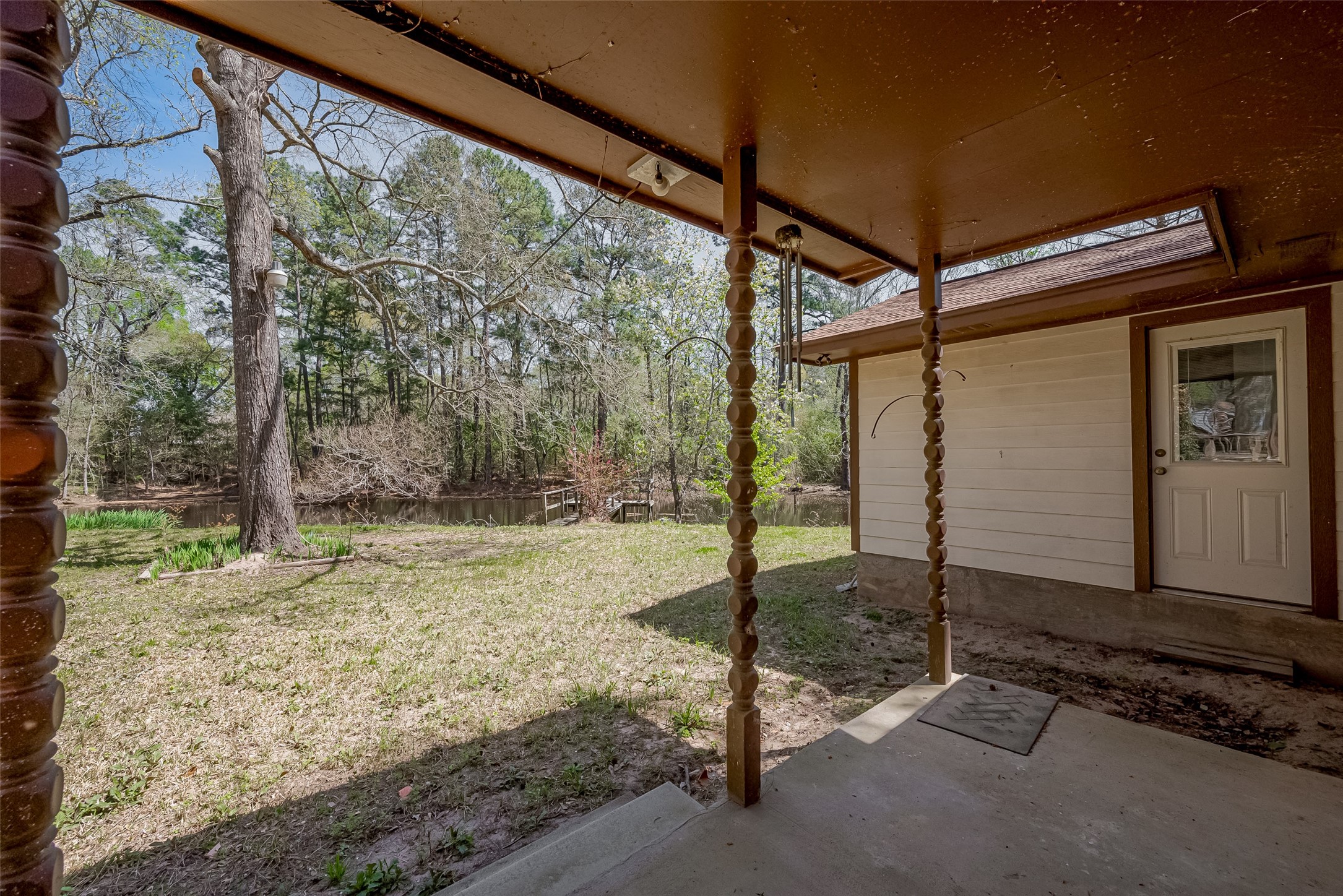 14 Veronica Lane Huntsville, TX 77340 - Photo 35 of 50 a backyard of a house with a fountain