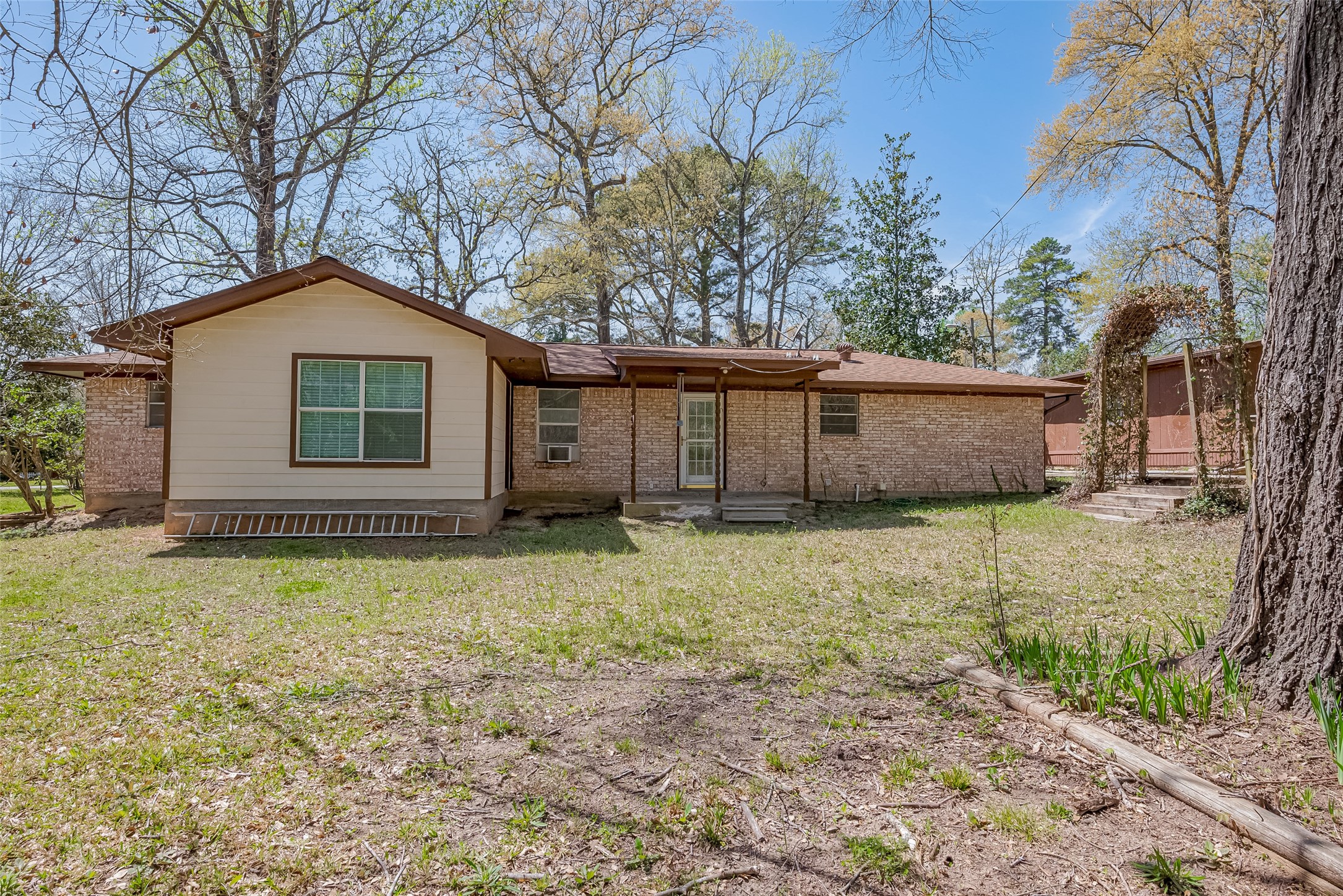 14 Veronica Lane Huntsville, TX 77340 - Photo 43 of 50 a house with trees in the background