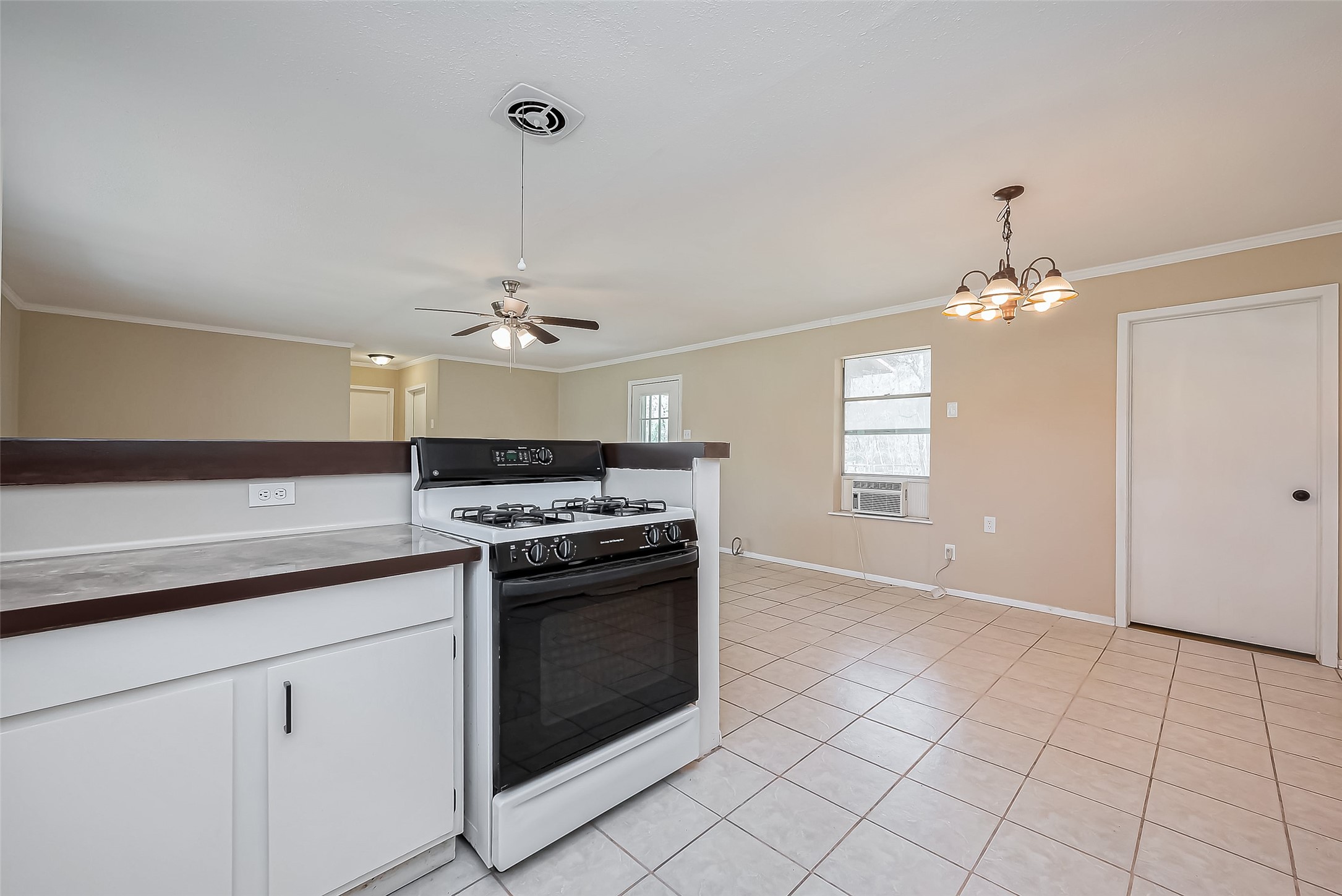 14 Veronica Lane Huntsville, TX 77340 - Photo 10 of 50 a kitchen with kitchen island granite countertop a stove a sink and a refrigerator