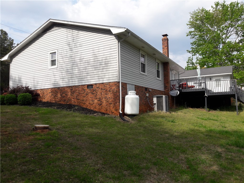 358 Lawrence Bridge Road Seneca, SC 29672 - Photo 3 of 24 Gallery Image 3