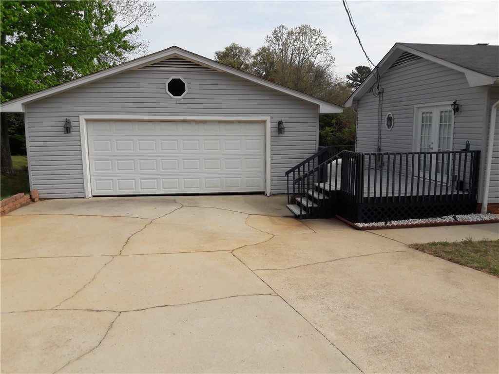 358 Lawrence Bridge Road Seneca, SC 29672 - Photo 4 of 24 Gallery Image 4