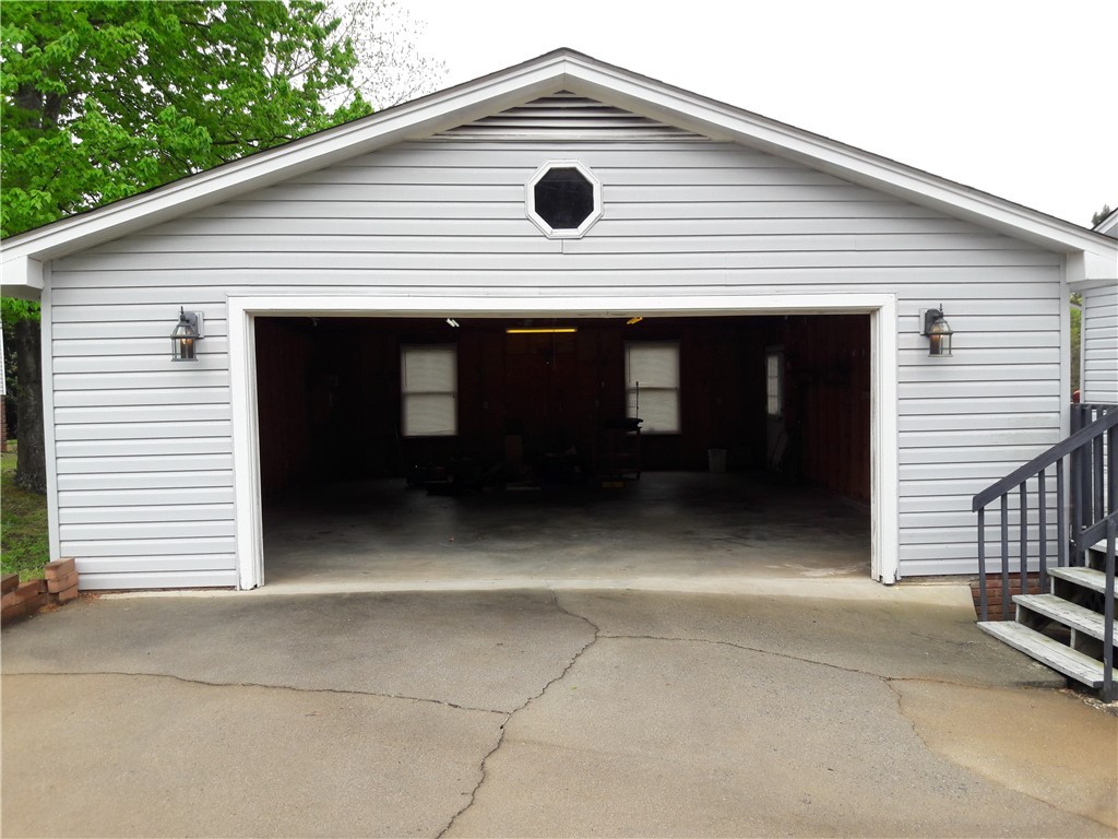 358 Lawrence Bridge Road Seneca, SC 29672 - Photo 5 of 24 Gallery Image 5
