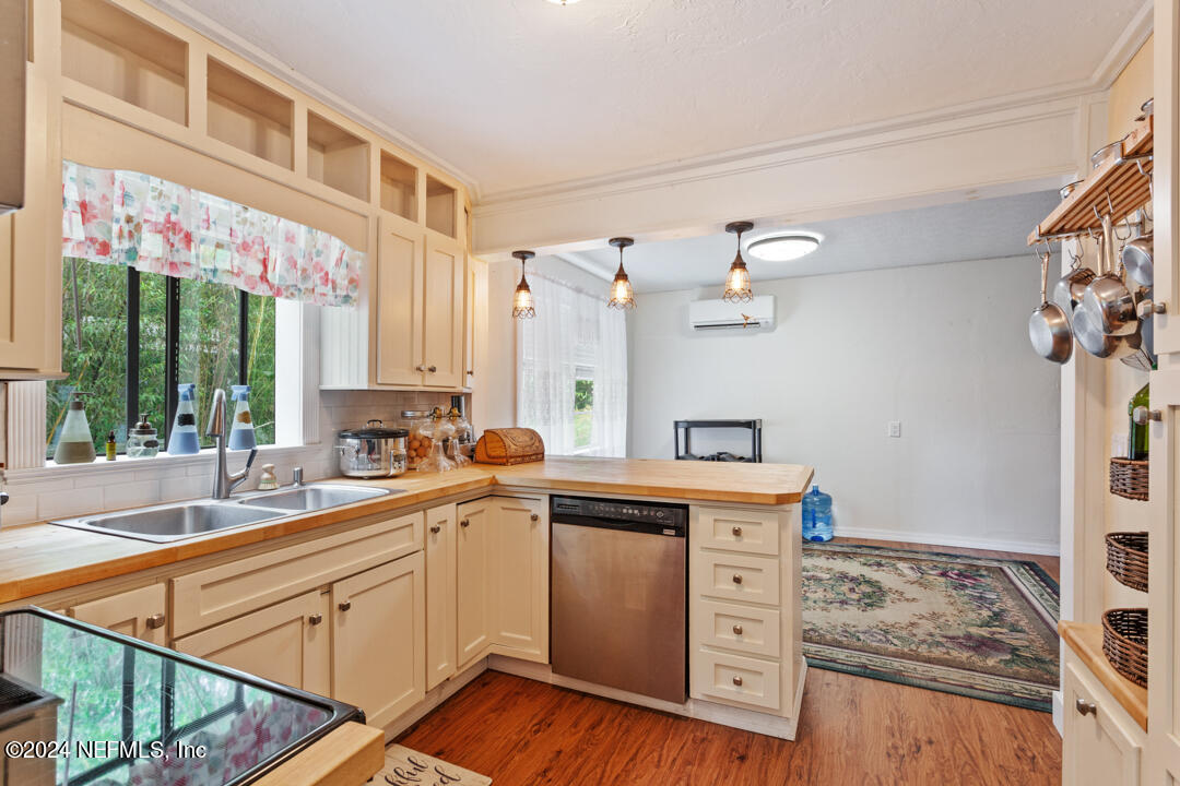 205 West Strickland Road Interlachen, FL 32148 - Photo 6 of 30 205 W STRICKLAND 6