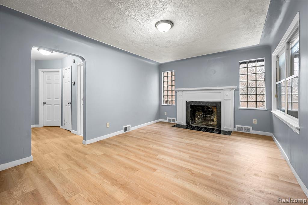17511 Westmoreland Road Detroit, MI 48219 - Photo 8 of 21