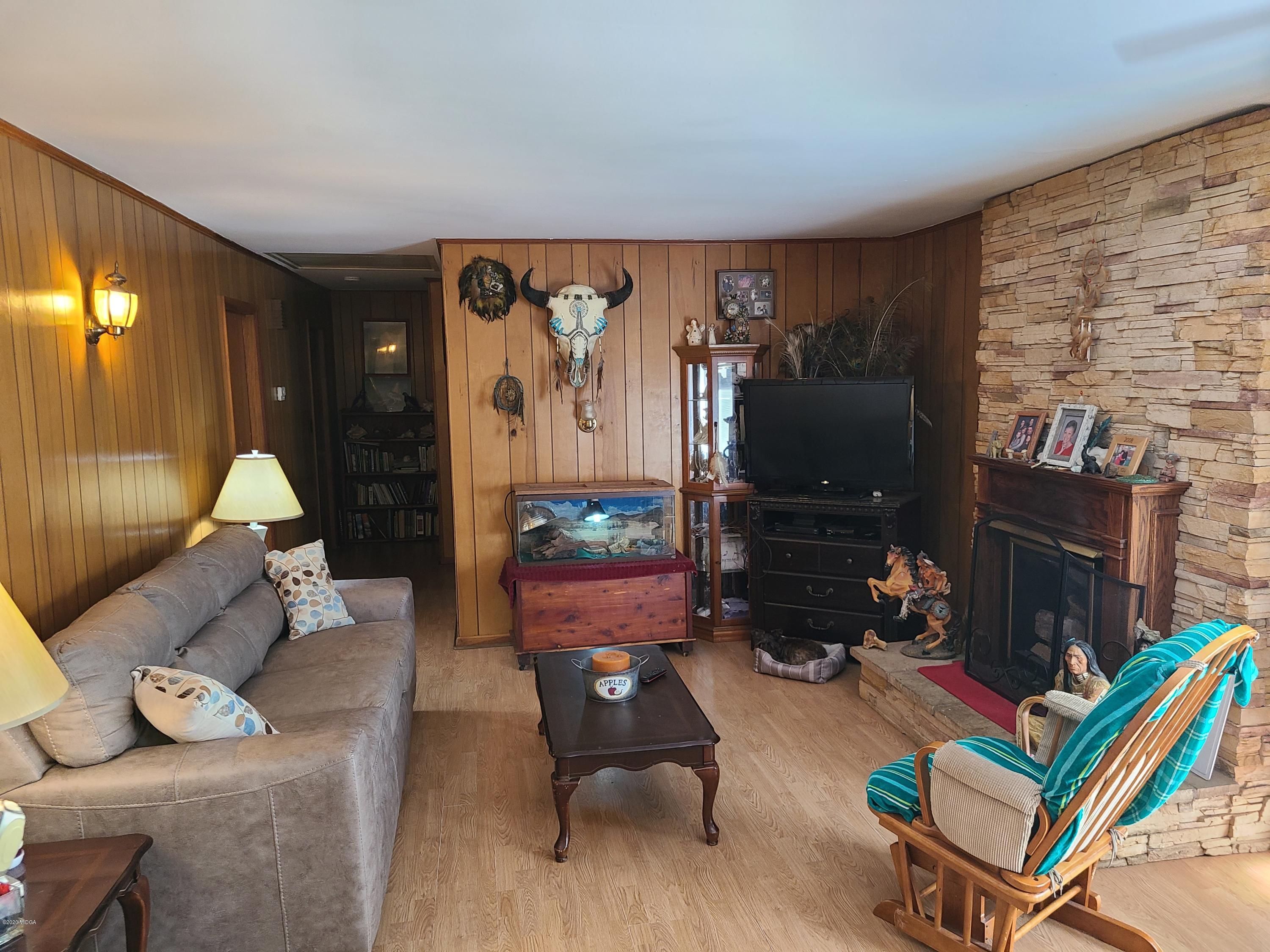 1172 Cumslo Road Macon, GA 31211 - Photo 25 of 33 a living room with furniture and a flat screen tv