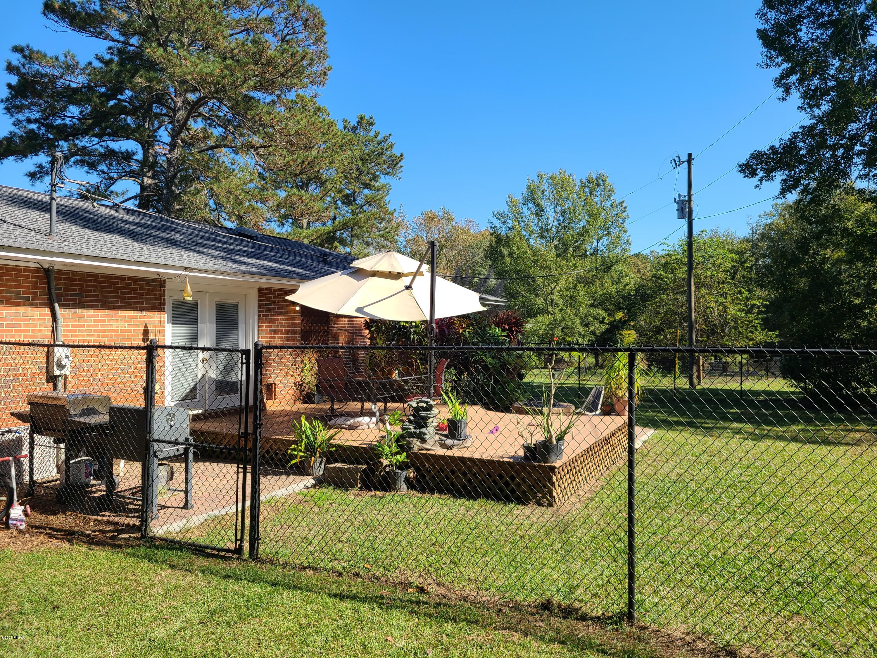 1172 Cumslo Road Macon, GA 31211 - Photo 7 of 33 a view of a house with backyard and sitting area