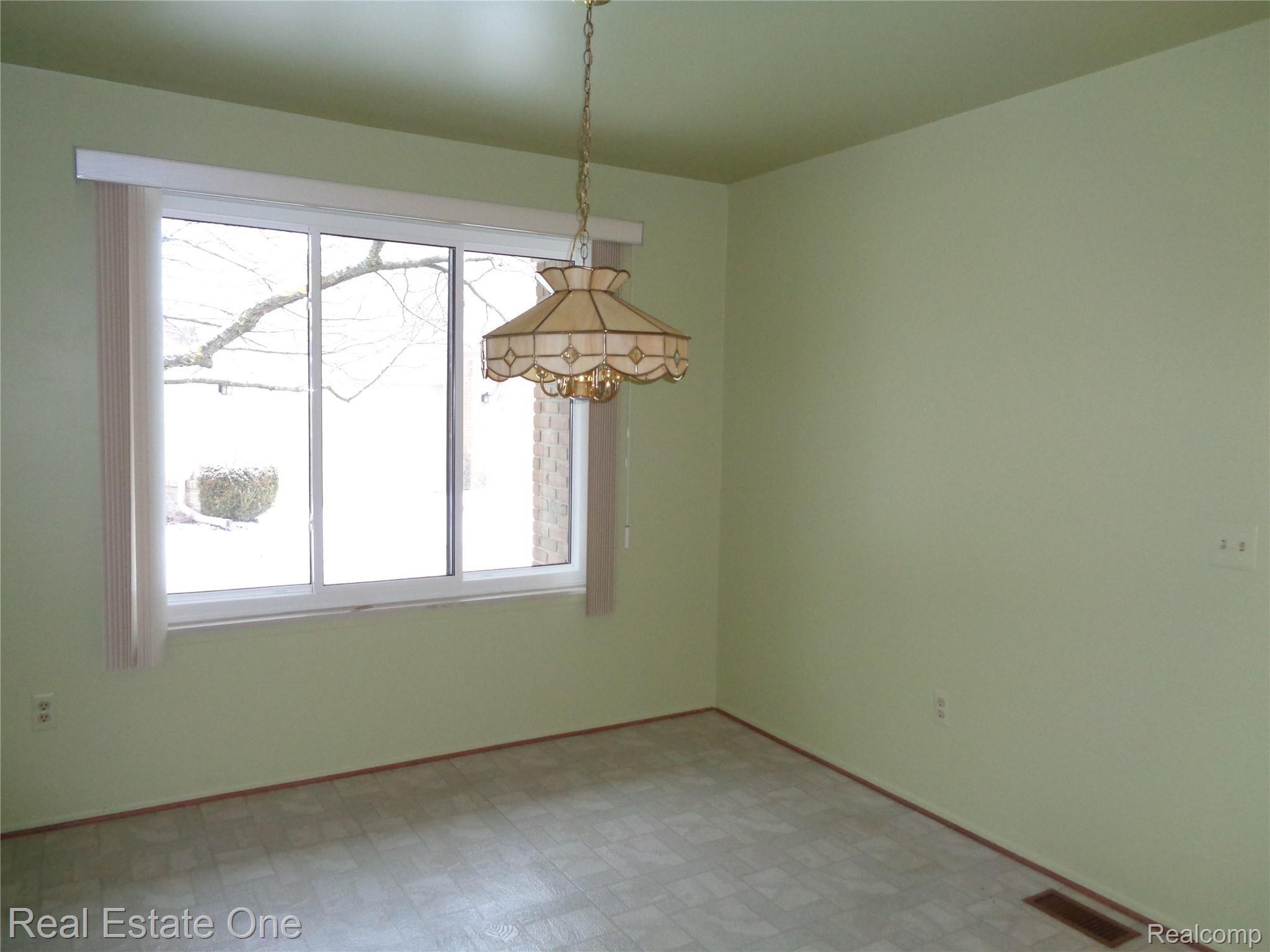 624 Tennyson, Unit 113 Rochester, MI 48307 - Photo 10 of 51 Dining nook or breakfast room
