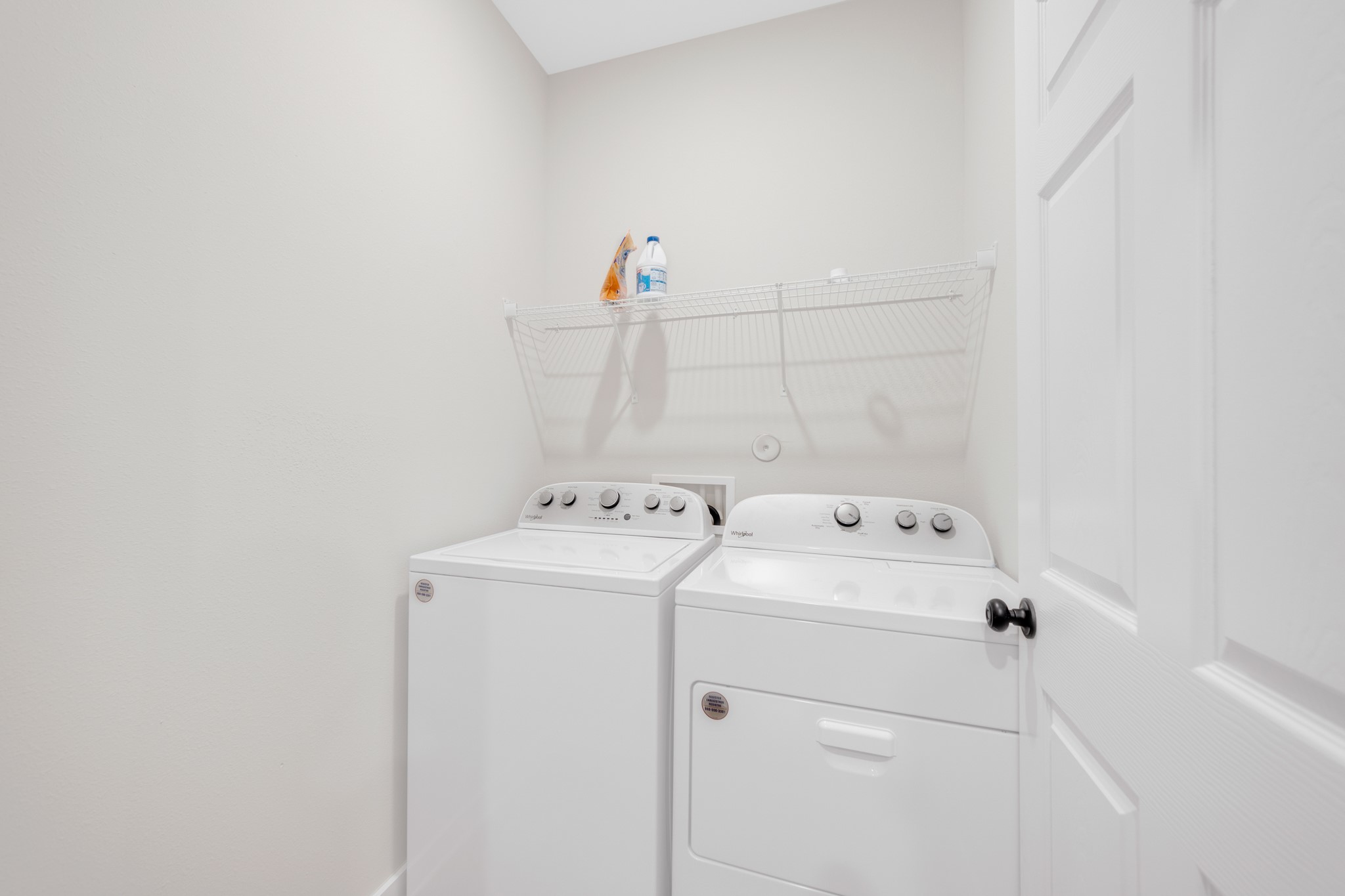 10317 Lake Road, Unit 9A Houston, TX 77070 - Photo 16 of 19 a utility room with dryer and washer