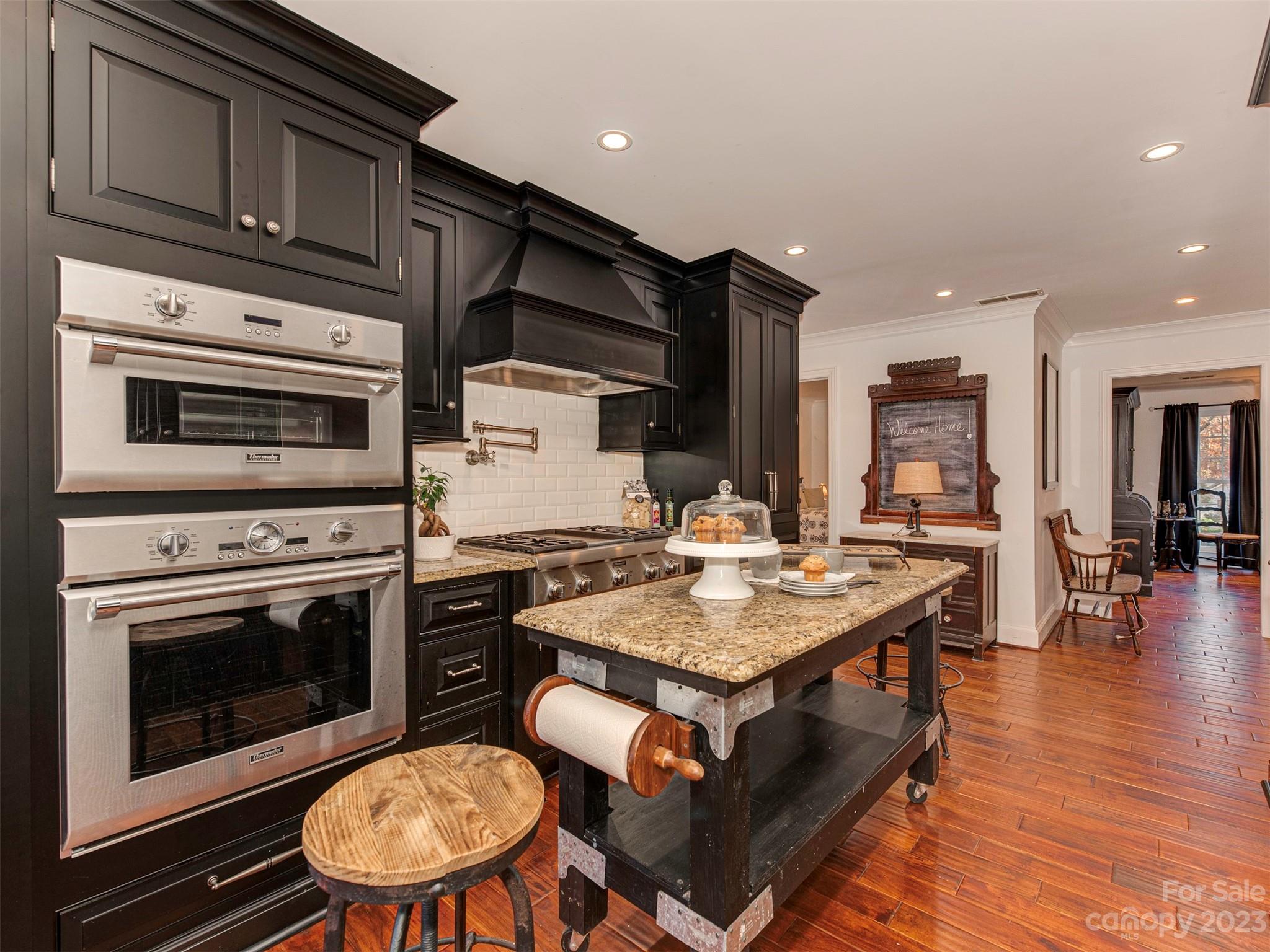 3101 High Ridge Road Charlotte, NC 28270 - Photo 7 of 45 a kitchen with a stove a microwave and a dining table