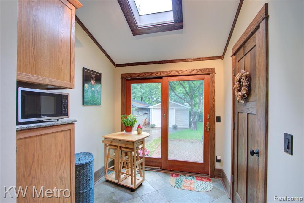 37 Devonshire Road Pleasant Ridge, MI 48069 - Photo 17 of 34