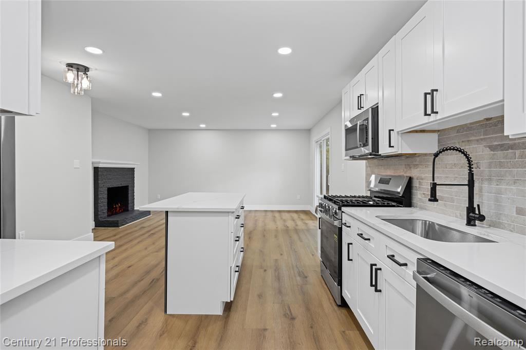 45466 Fairchild Road Macomb, MI 48042 - Photo 12 of 43 Gallery Image 12