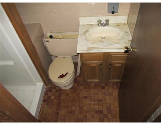 101 Ella Street McKees Rocks, PA 15136 - Photo 13 of 18 Full Bath.