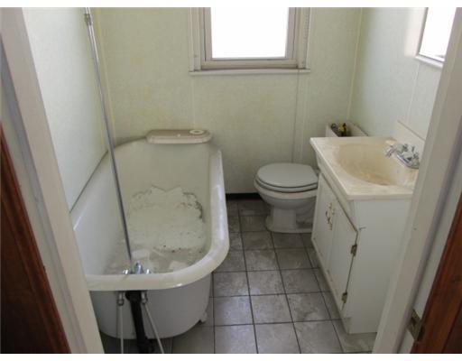 101 Ella Street McKees Rocks, PA 15136 - Photo 17 of 18 Full Bath.