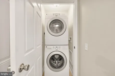 a close up view of a washer and dryer